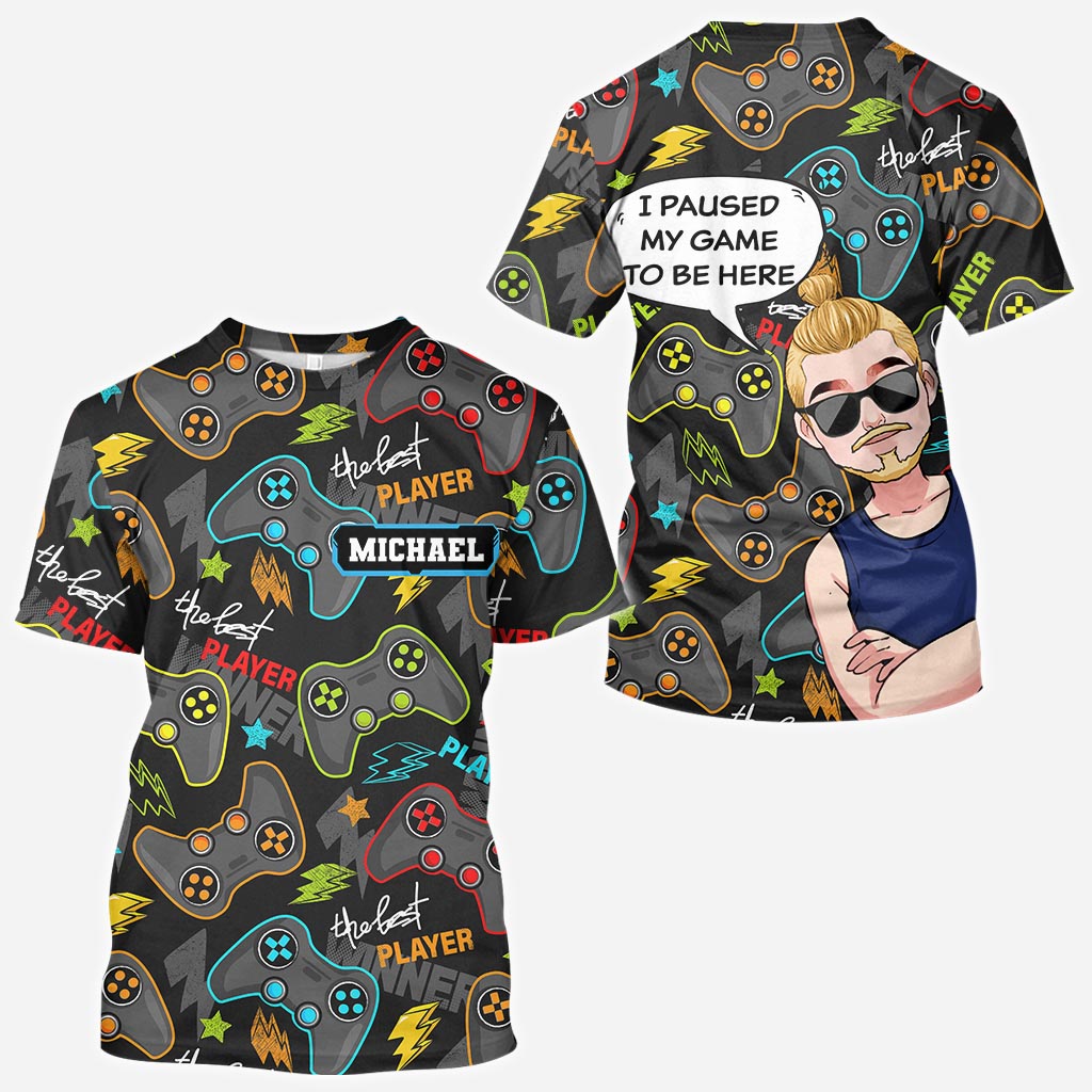 Ich habe mein Spiel pausiert, um hier zu sein – Personalisiertes Videospiel-Shirt
