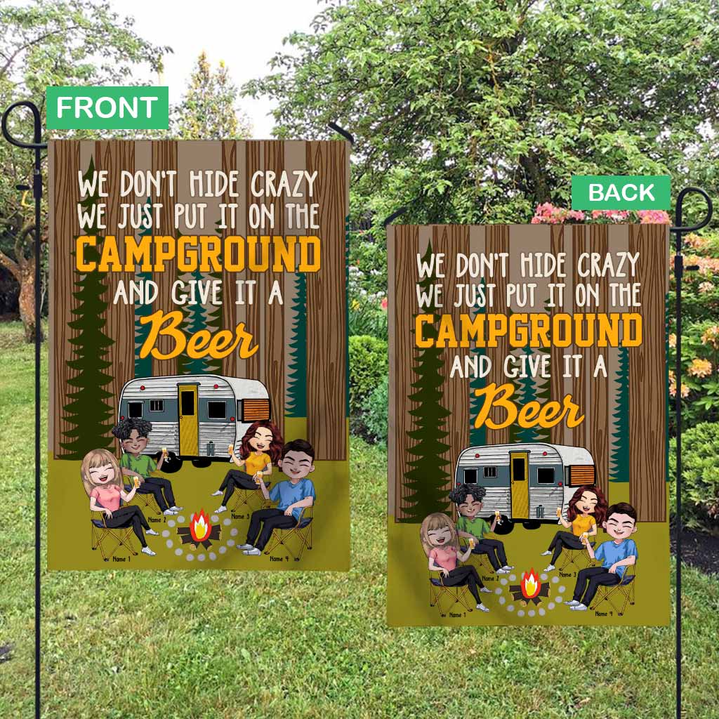 Wir verstecken Verrücktheit nicht – Personalisierte Camping-Gartenflagge