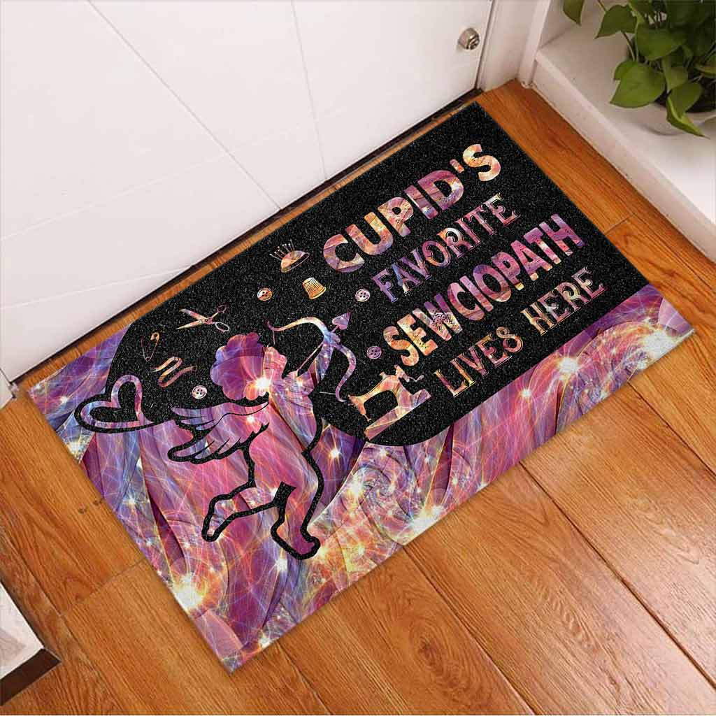 Cupidos Lieblings-Näherin wohnt hier – Fußmatte zum Nähen