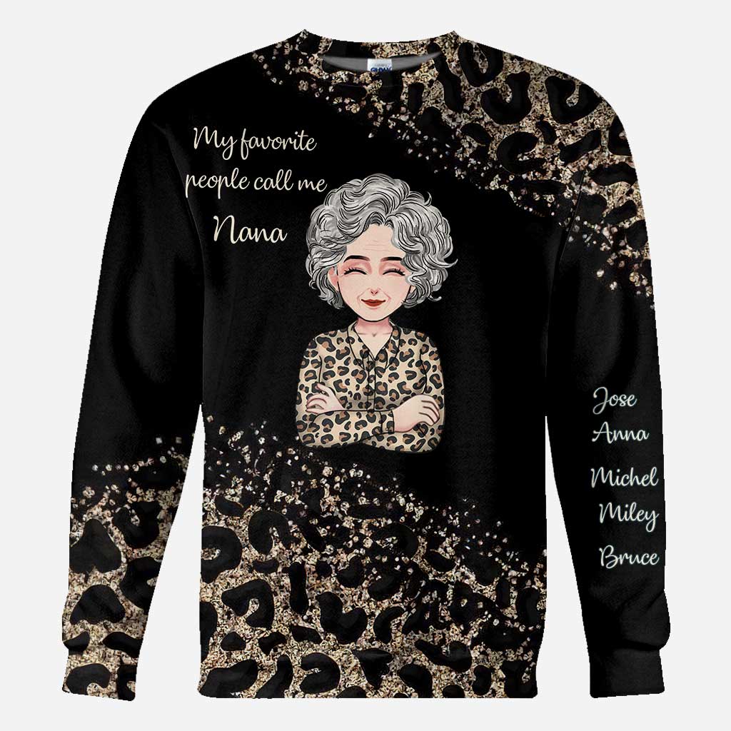 Meine Lieblingsmenschen – Personalisiertes Muttertags-T-Shirt und Hoodie mit dem Aufdruck „Oma“.