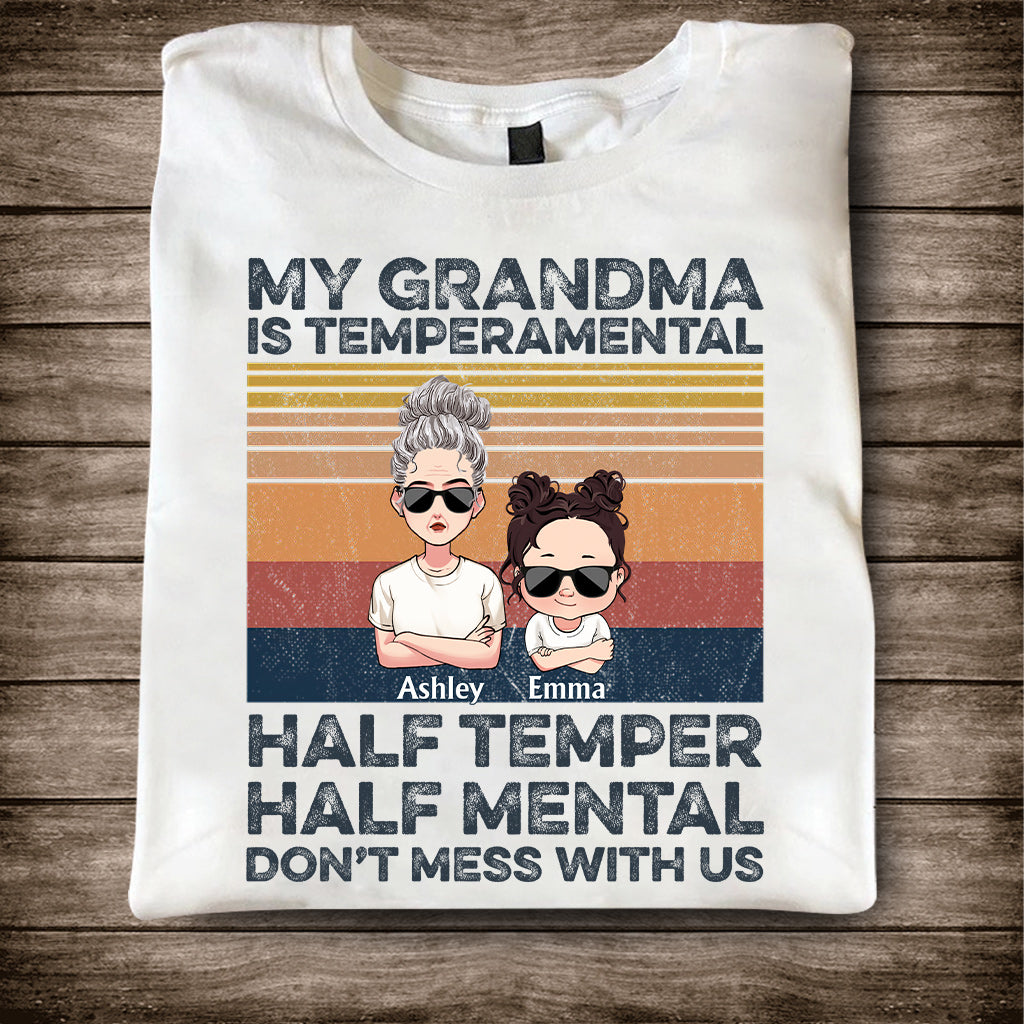 Meine Oma ist launisch – Personalisiertes Muttertags-T-Shirt und Hoodie für Omas