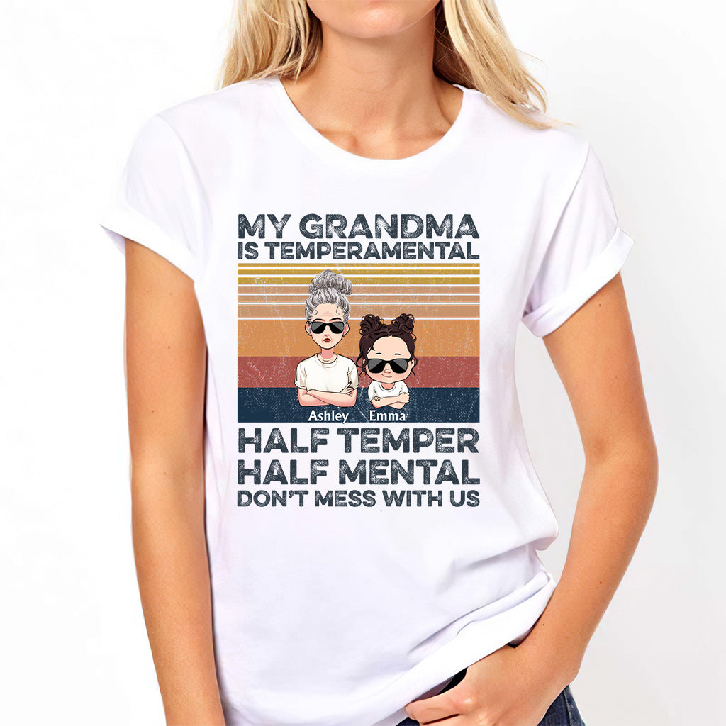 Meine Oma ist launisch – Personalisiertes Muttertags-T-Shirt und Hoodie für Omas