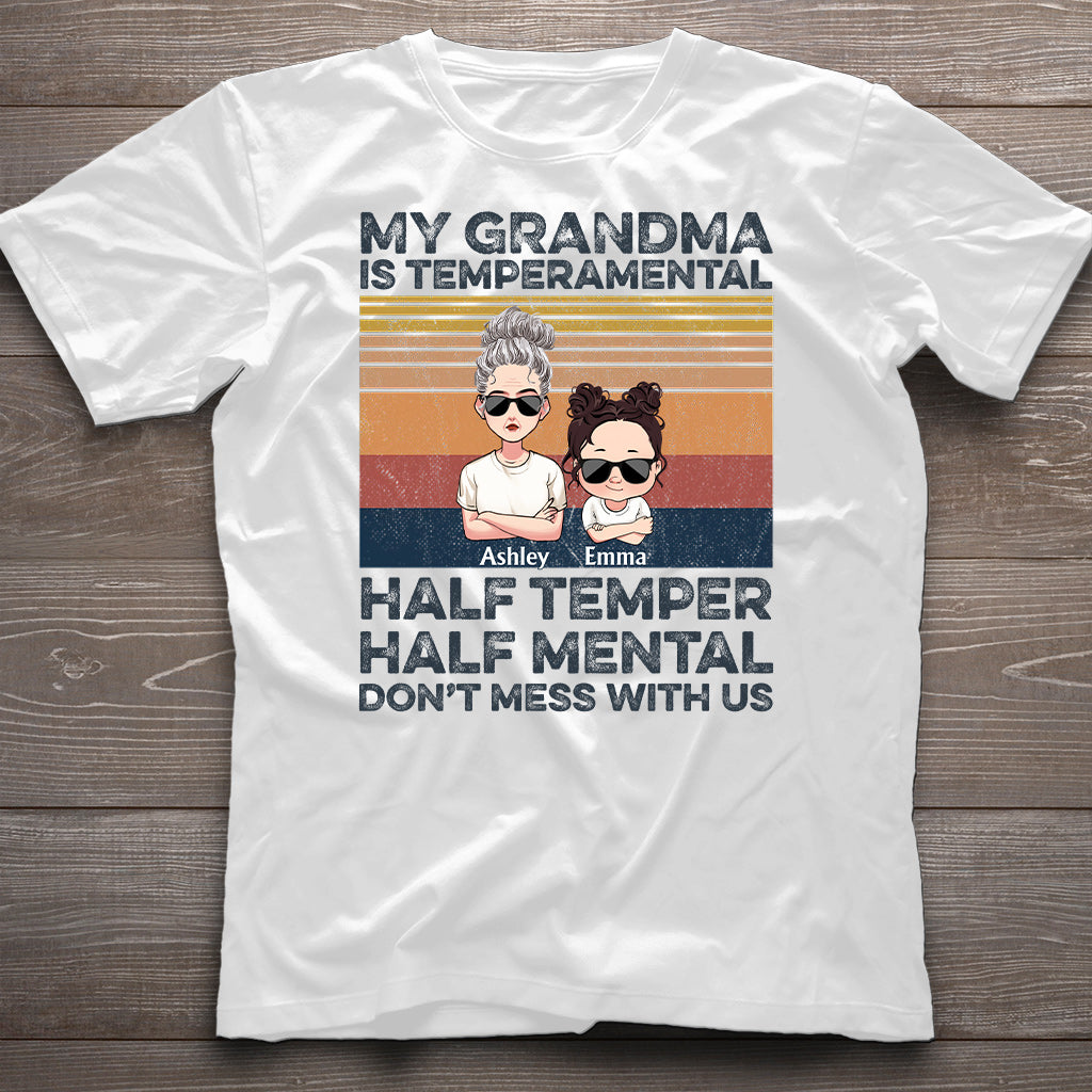 Meine Oma ist launisch – Personalisiertes Muttertags-T-Shirt und Hoodie für Omas