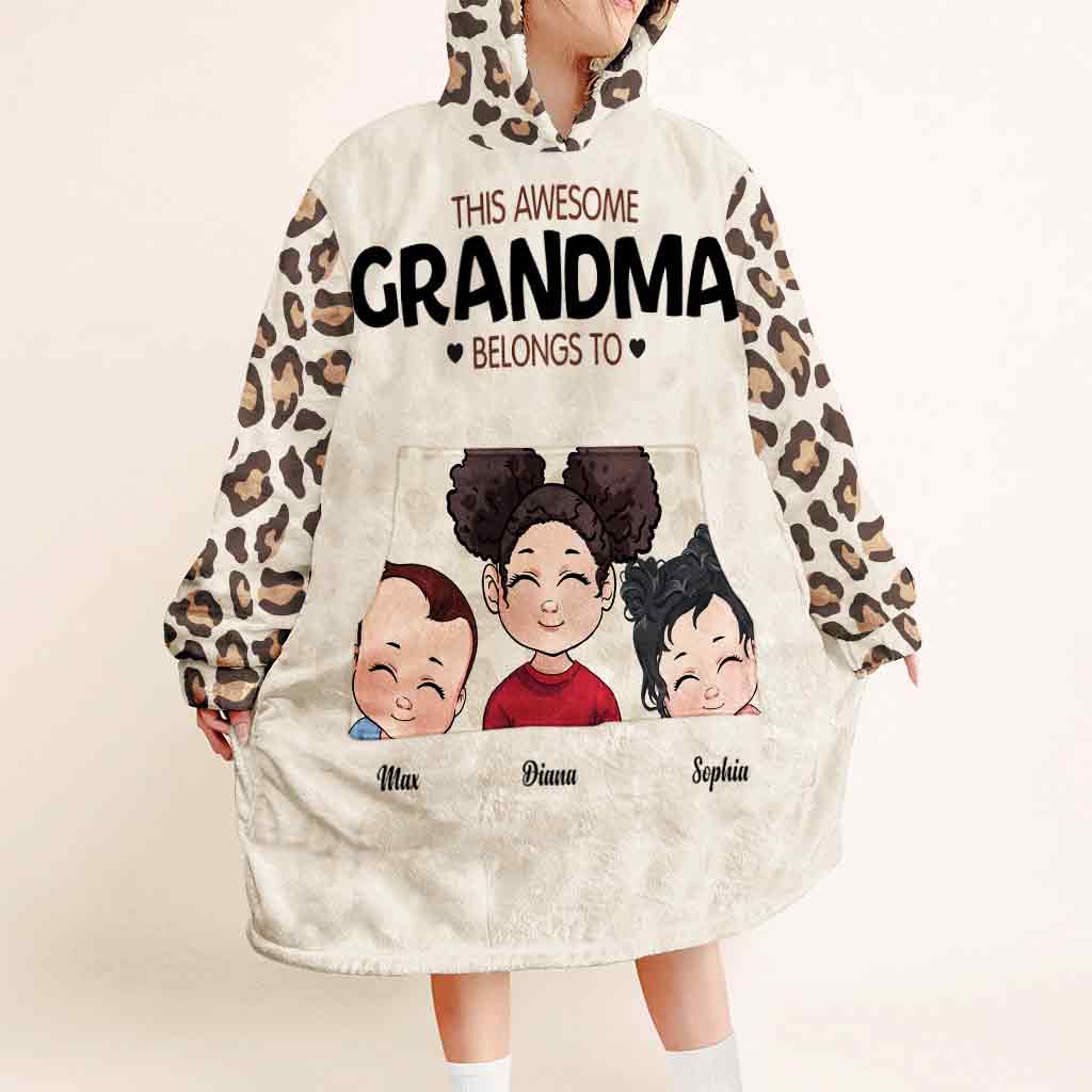 Dieser Artikel gehört Oma – Personalisierte Oma-Decke mit Kapuze zum Muttertag