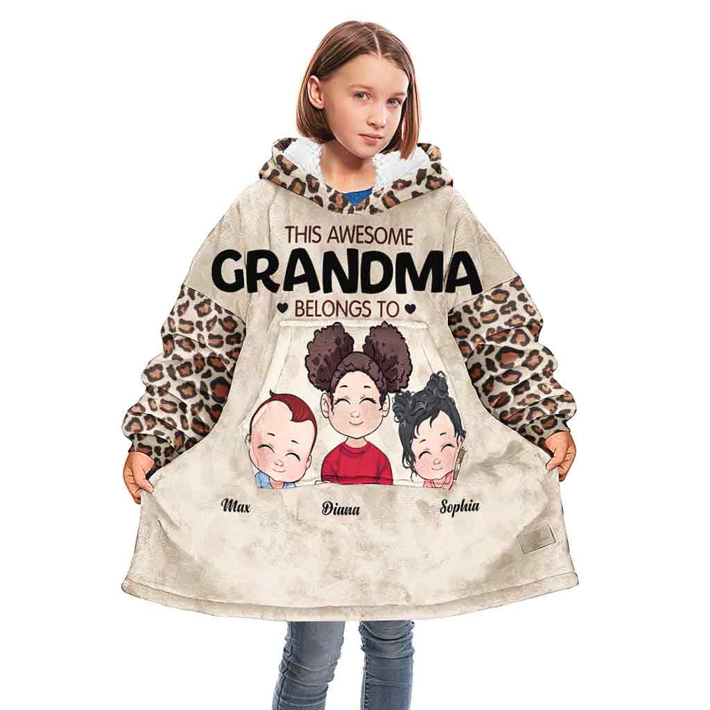 Dieser Artikel gehört Oma – Personalisierte Oma-Decke mit Kapuze zum Muttertag