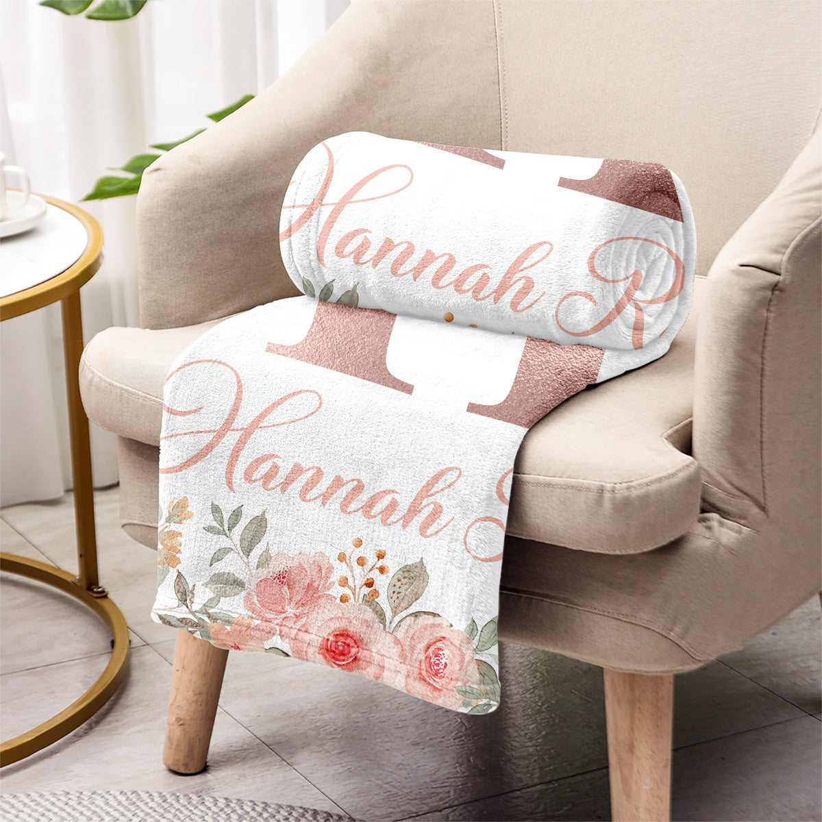 Personalisierte Babydecke mit Blumenmuster und individuellem Namen