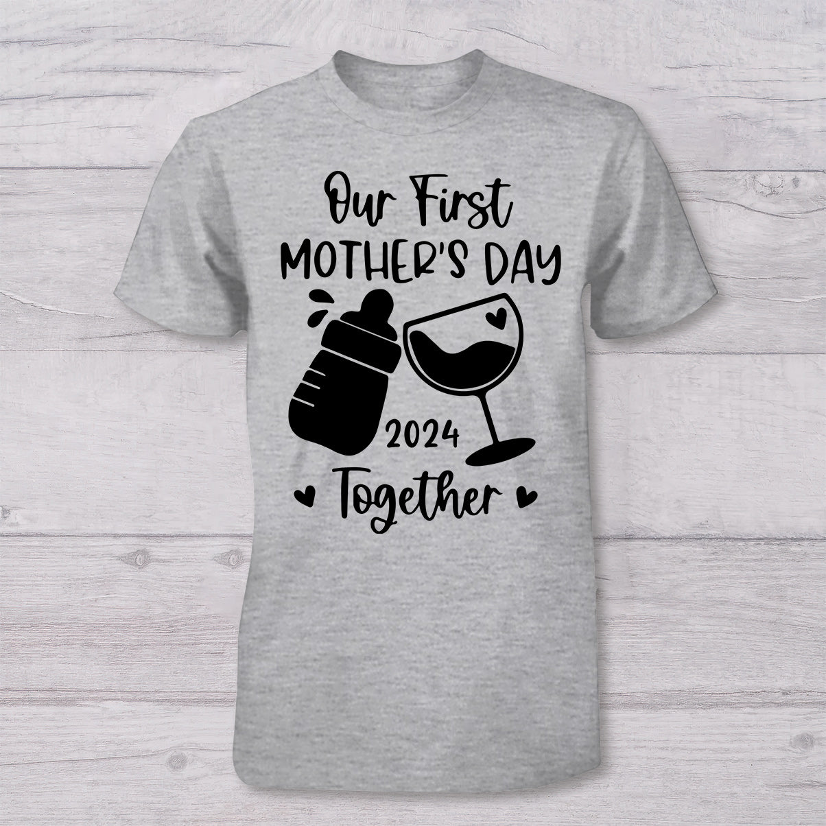Unser erster gemeinsamer Muttertag – Milch und Wein – personalisiertes Mutter-T-Shirt und Baby-Body