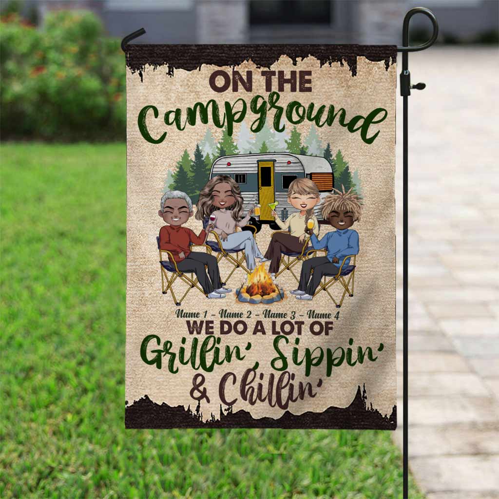 Wir grillen, trinken und entspannen viel – personalisierte Camping-Gartenflagge