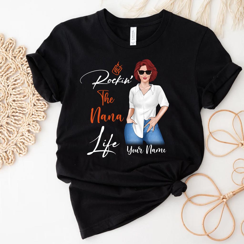 „Rockin The Nana Life“ – Personalisiertes Oma-T-Shirt und Hoodie