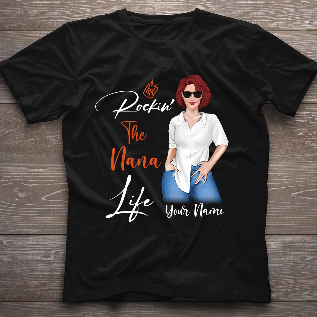 „Rockin The Nana Life“ – Personalisiertes Oma-T-Shirt und Hoodie