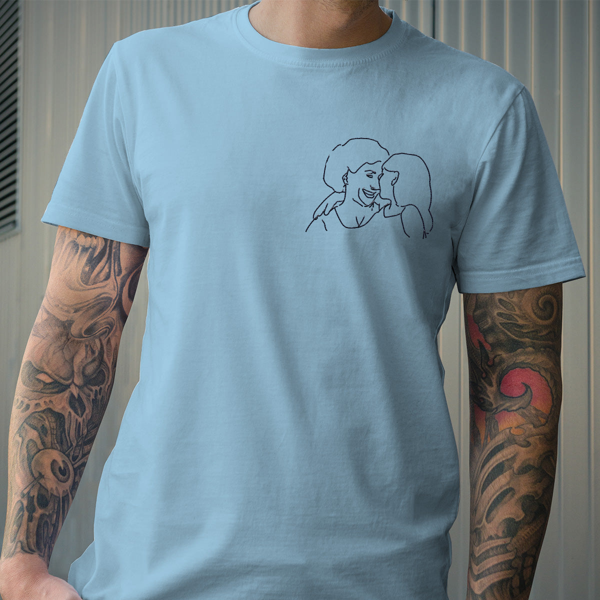 Individuelle Linienzeichnung – Personalisiertes, besticktes T-Shirt für Oma