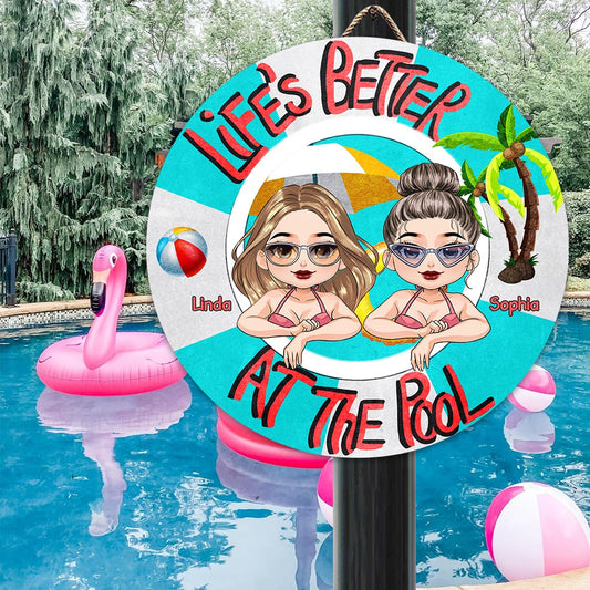 Das Leben ist schöner am Pool – Geschenkidee für Mama, Papa, Tochter, Sohn, Freundin, Freund, Ehefrau, Ehemann, Schwester, Bruder, Freunde – Personalisiertes rundes Metallschild