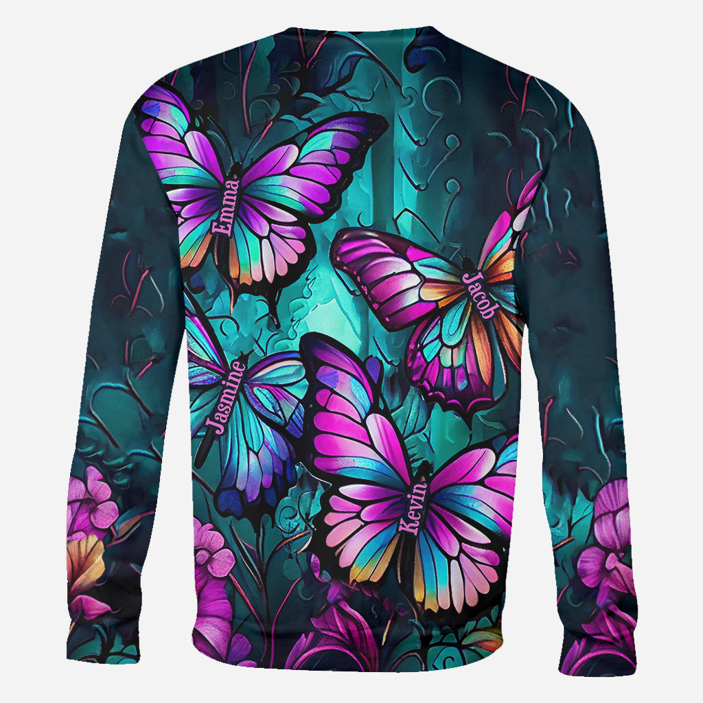 Omas Schmetterlinge - Personalisiertes Oma-T-Shirt