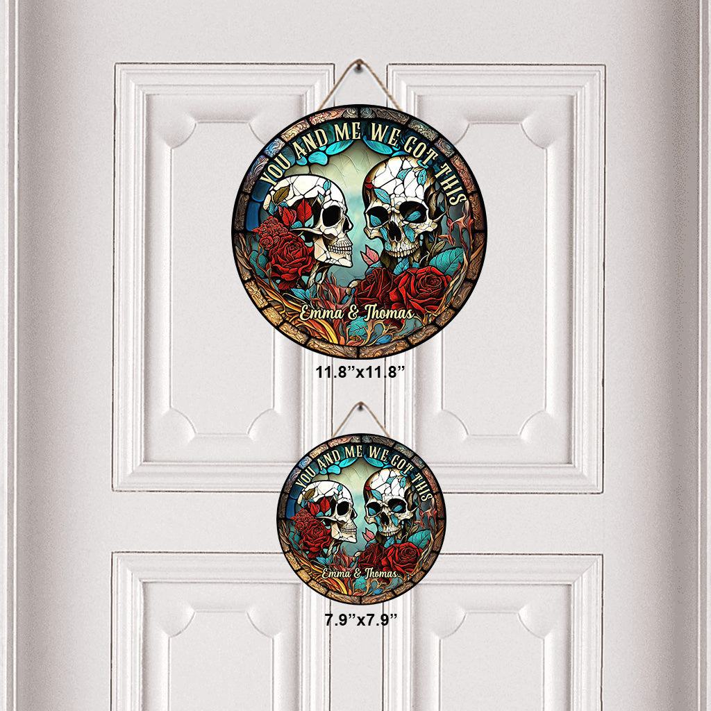 Totenkopf-Paar – Personalisiertes rundes Totenkopf-Holzschild