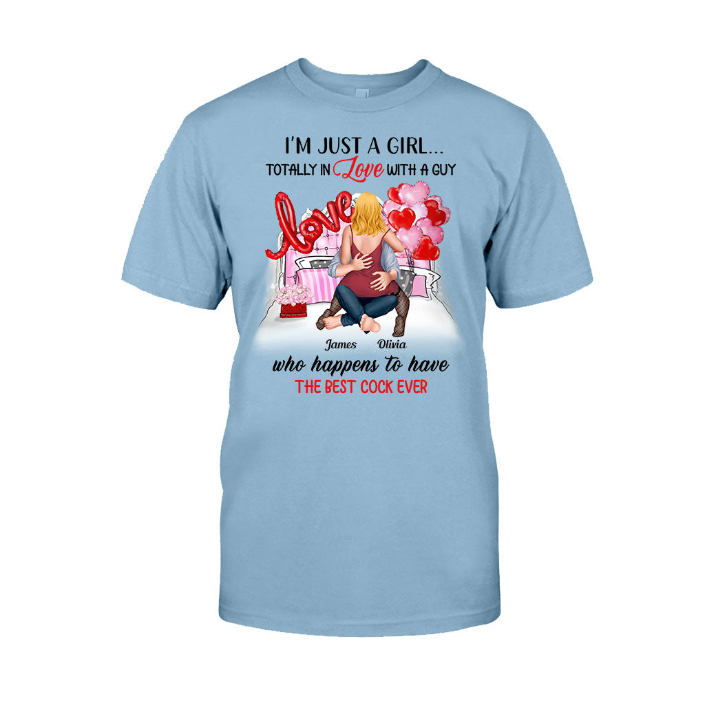 Ich bin nur ein Mädchen, das in einen Jungen verliebt ist – personalisiertes Partner-T-Shirt und Hoodie