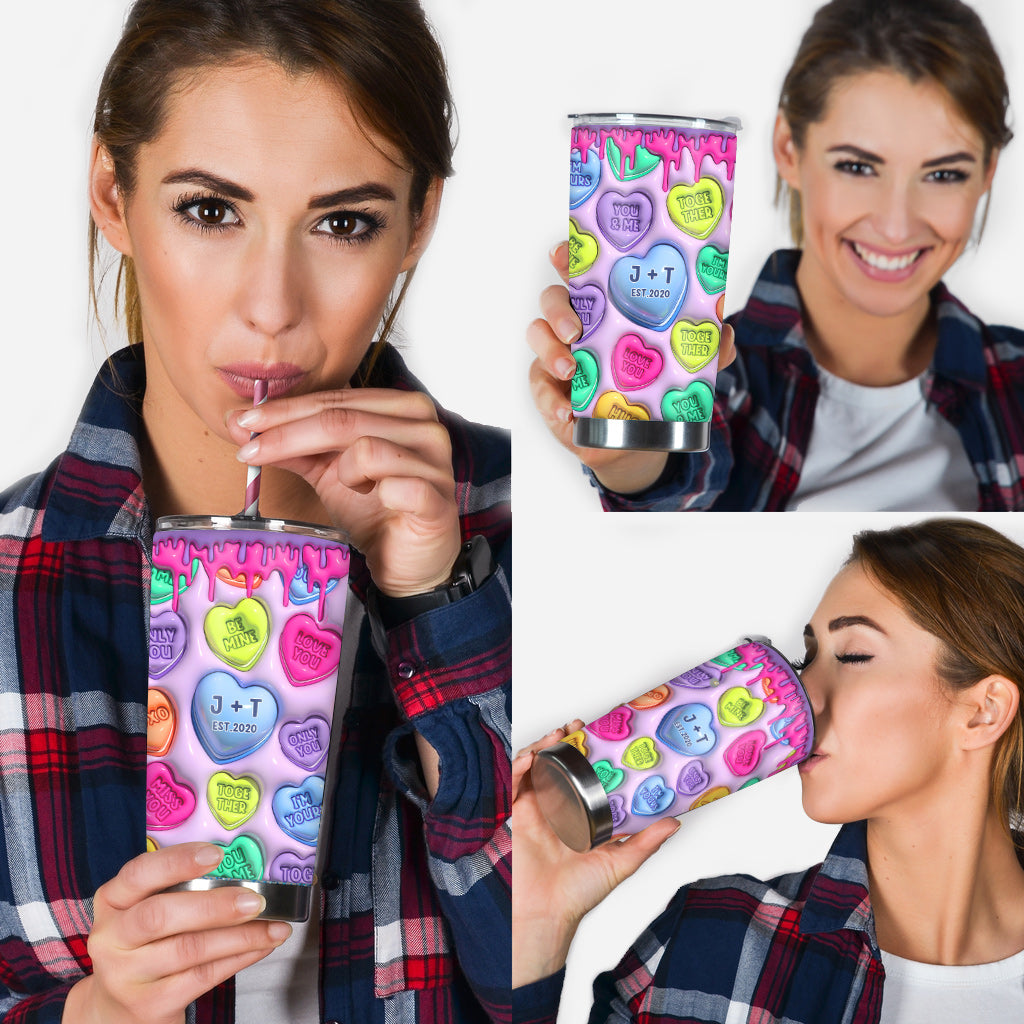 Beliebiger Name, beliebiges Datum, buntes, aufgeblasenes Herz – personalisierter Paar-Trinkbecher