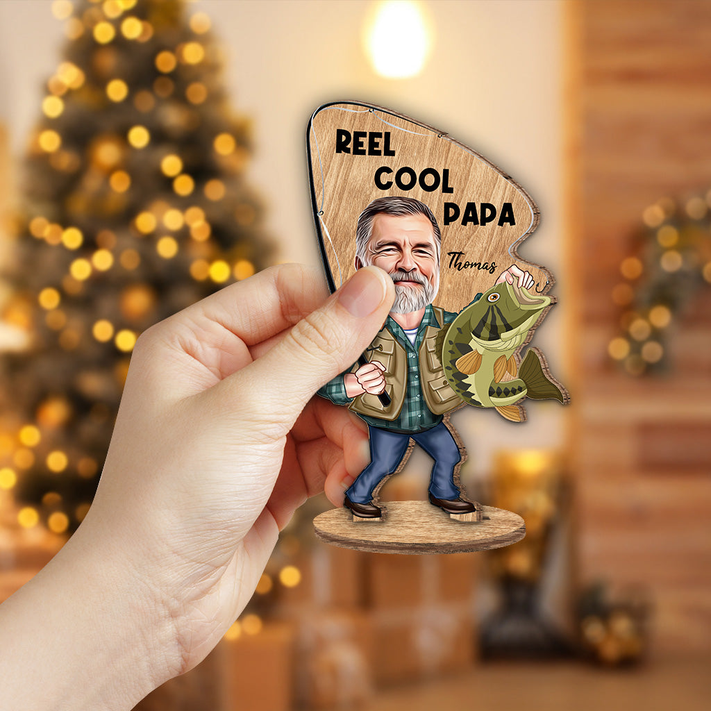 Reel Cool – Angelgeschenk für Papa, ihn, Ehemann, Opa – Personalisierte, freistehende Holzplakette