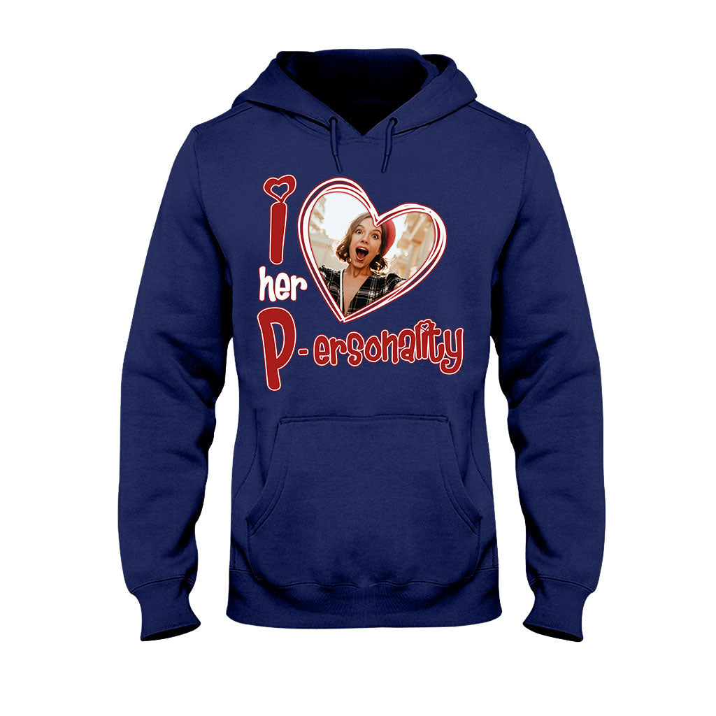 Ich liebe ihre Persönlichkeit, ich liebe seine Hingabe. Jeder Foto-Upload möglich – personalisiertes Partner-T-Shirt und Hoodie