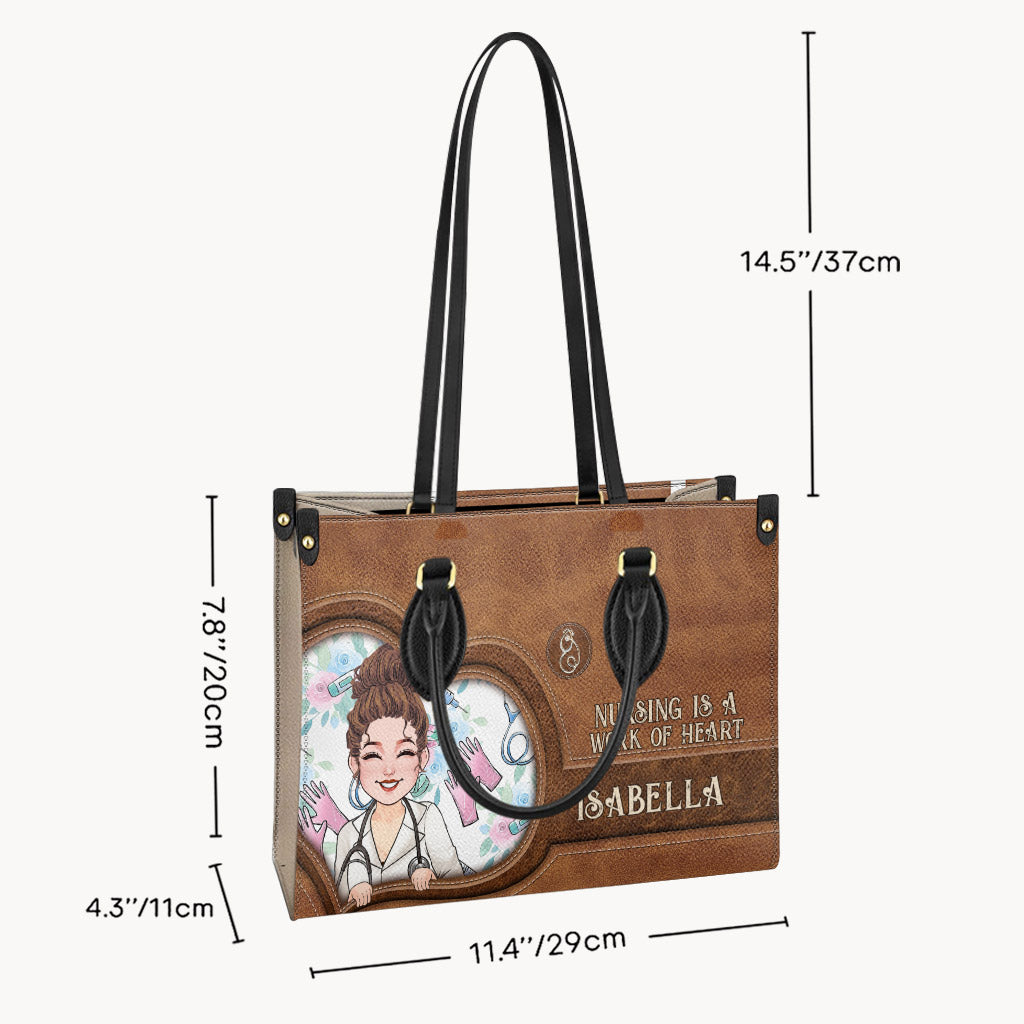 Krankenpflege ist eine Herzensangelegenheit – Personalisierte Lederhandtasche für Krankenschwestern