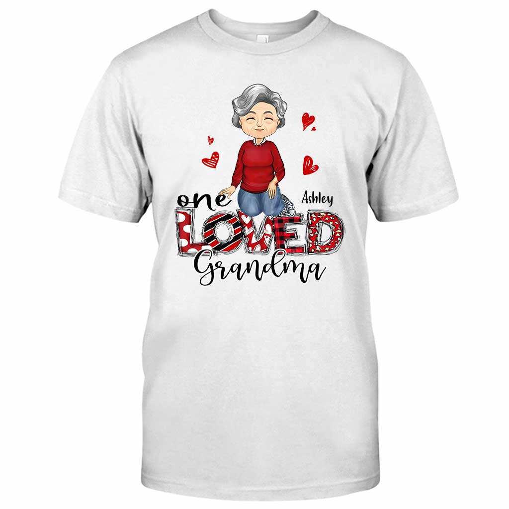 Eine geliebte Oma – Personalisiertes Valentinstags-T-Shirt und Hoodie für Oma