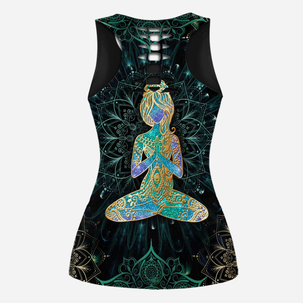 Namaste Green – Personalisiertes Yoga Hollow Tanktop und Leggings