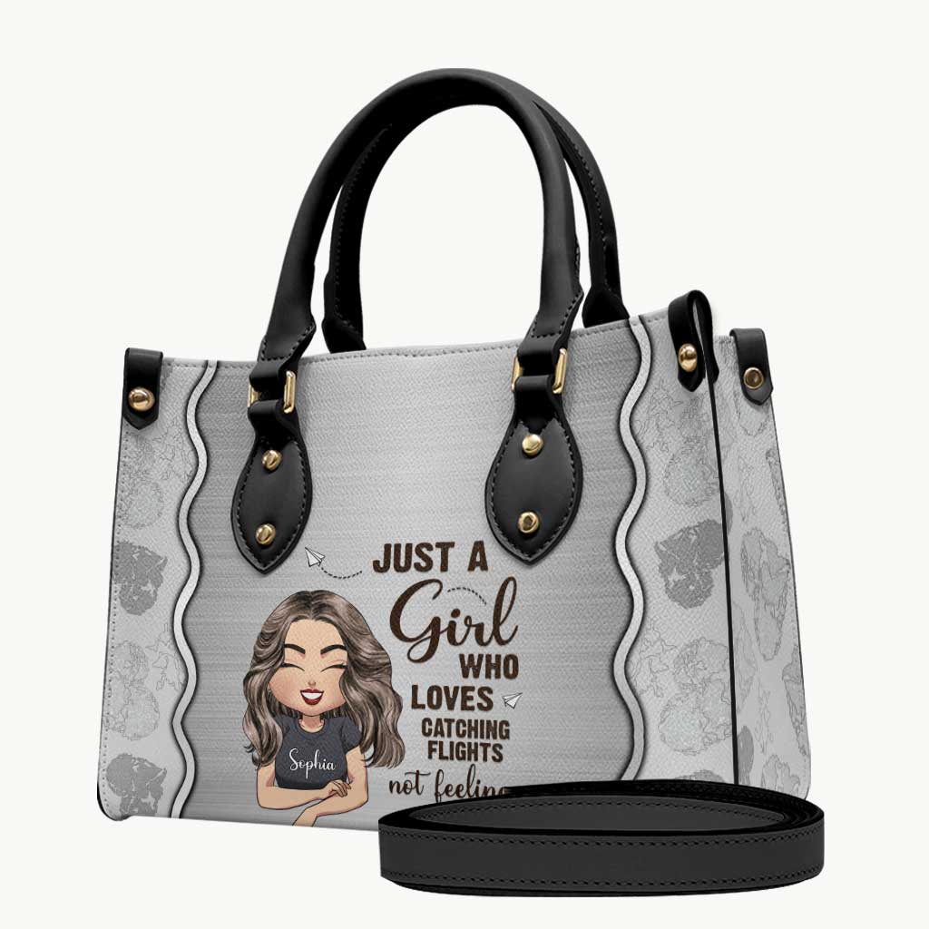 Just A Girl – Personalisierte Reise-Handtasche und Gepäckhülle aus Leder