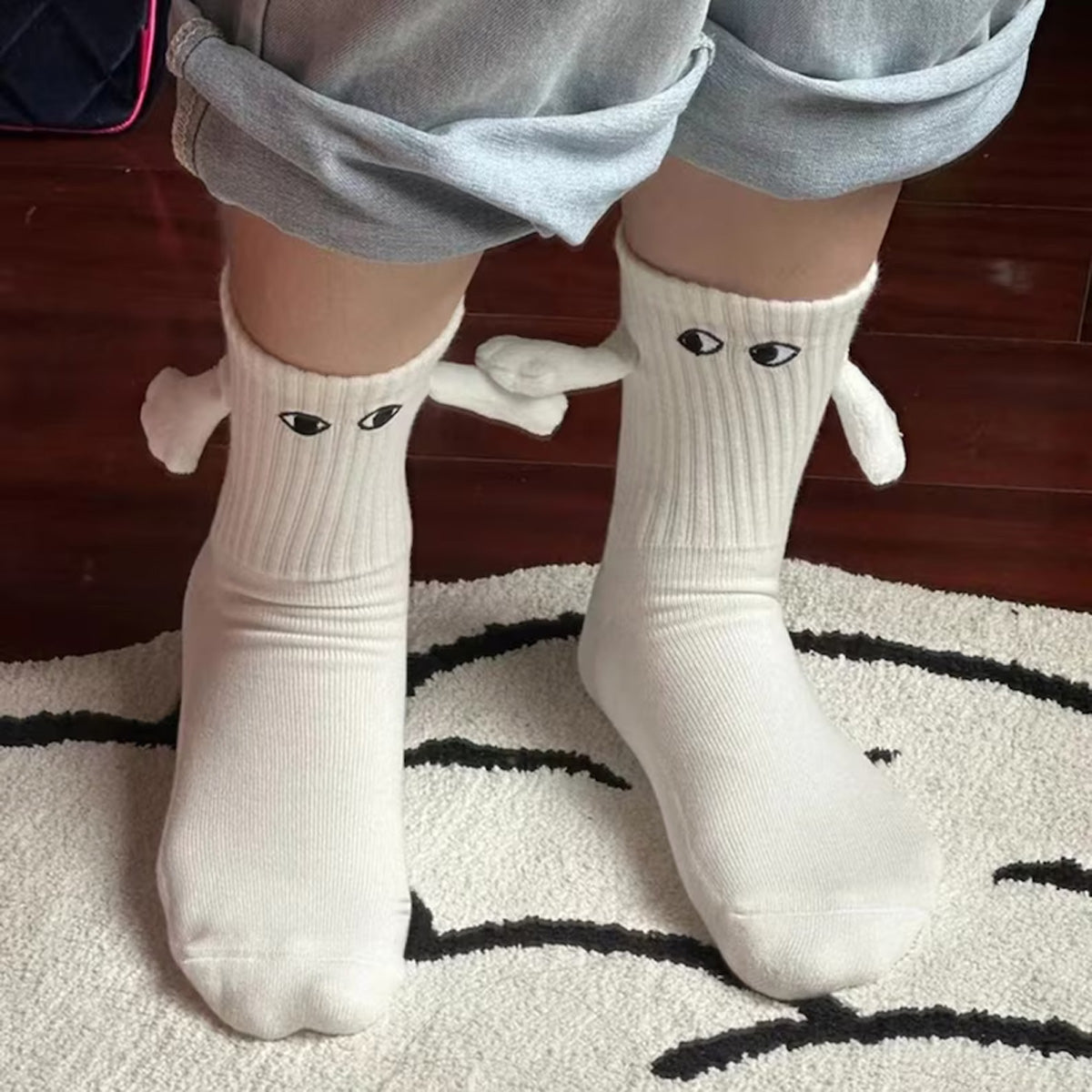 Socken mit Händchenhalten-Motiv – Socken für Paare, die Händchen halten