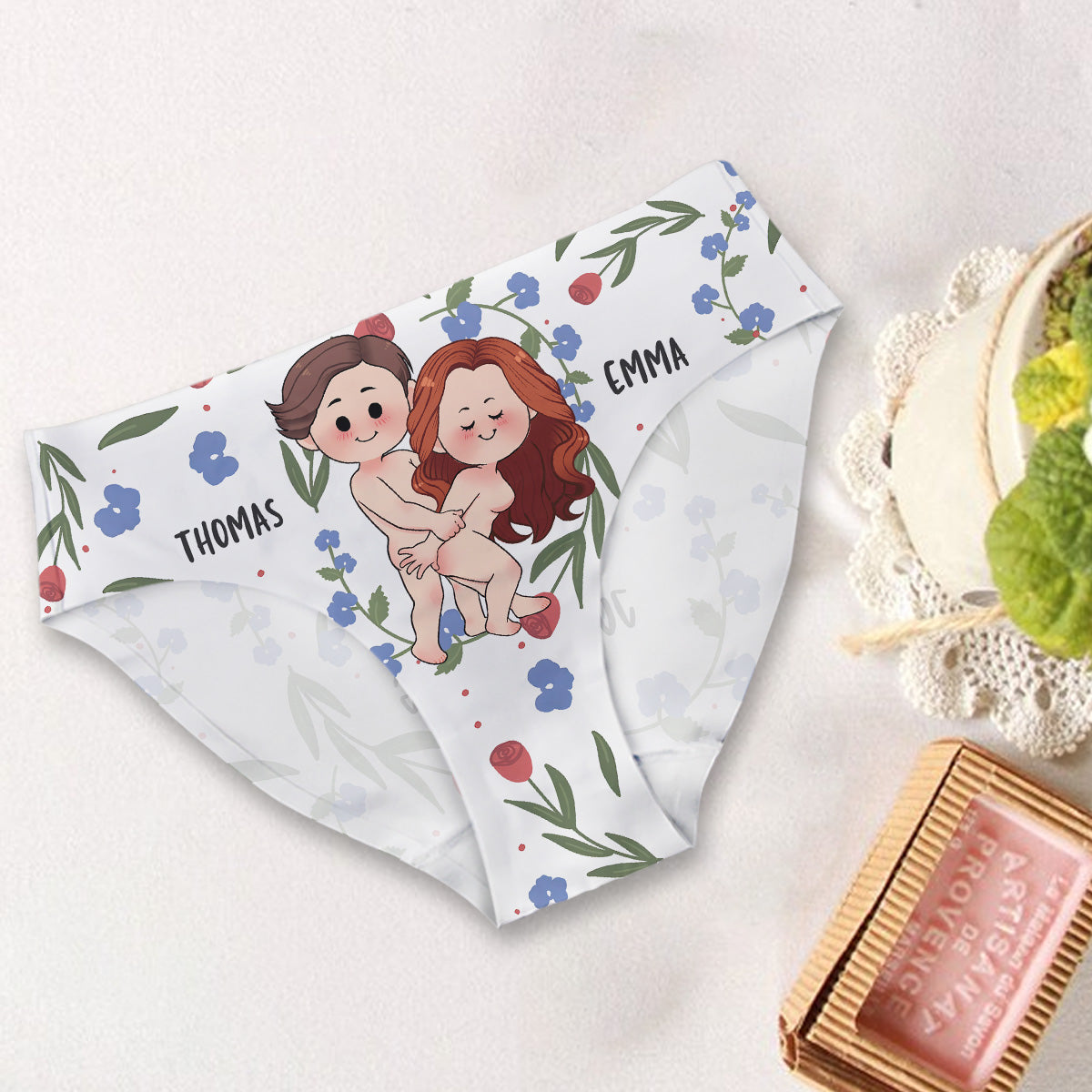 Rosen sind rot, Veilchen sind blau – personalisierte Damen-Pantoletten