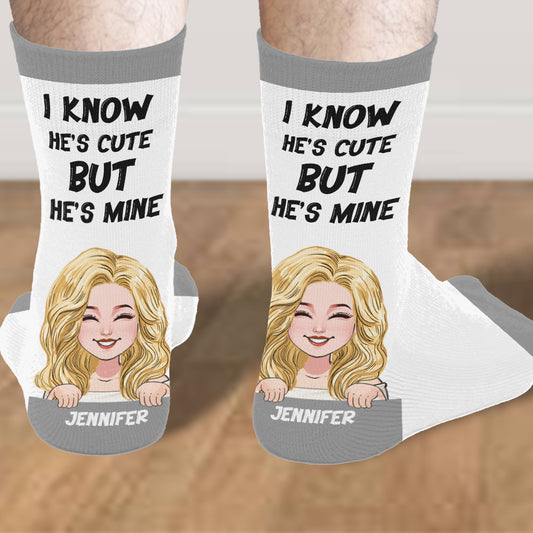 Ich weiß, er ist süß, aber er gehört mir – personalisierte Partner-Socken