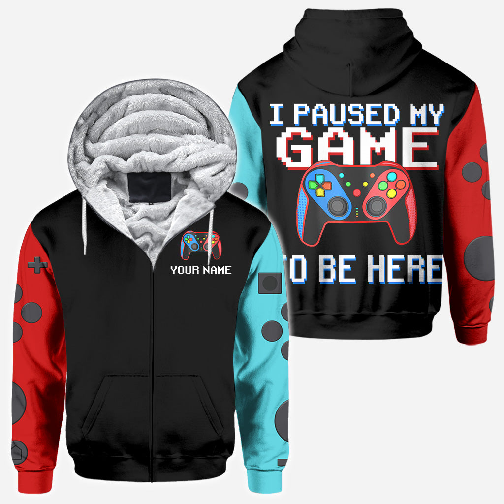 Ich habe mein Spiel pausiert, um hier zu sein – Personalisiertes Videospiel-Shirt