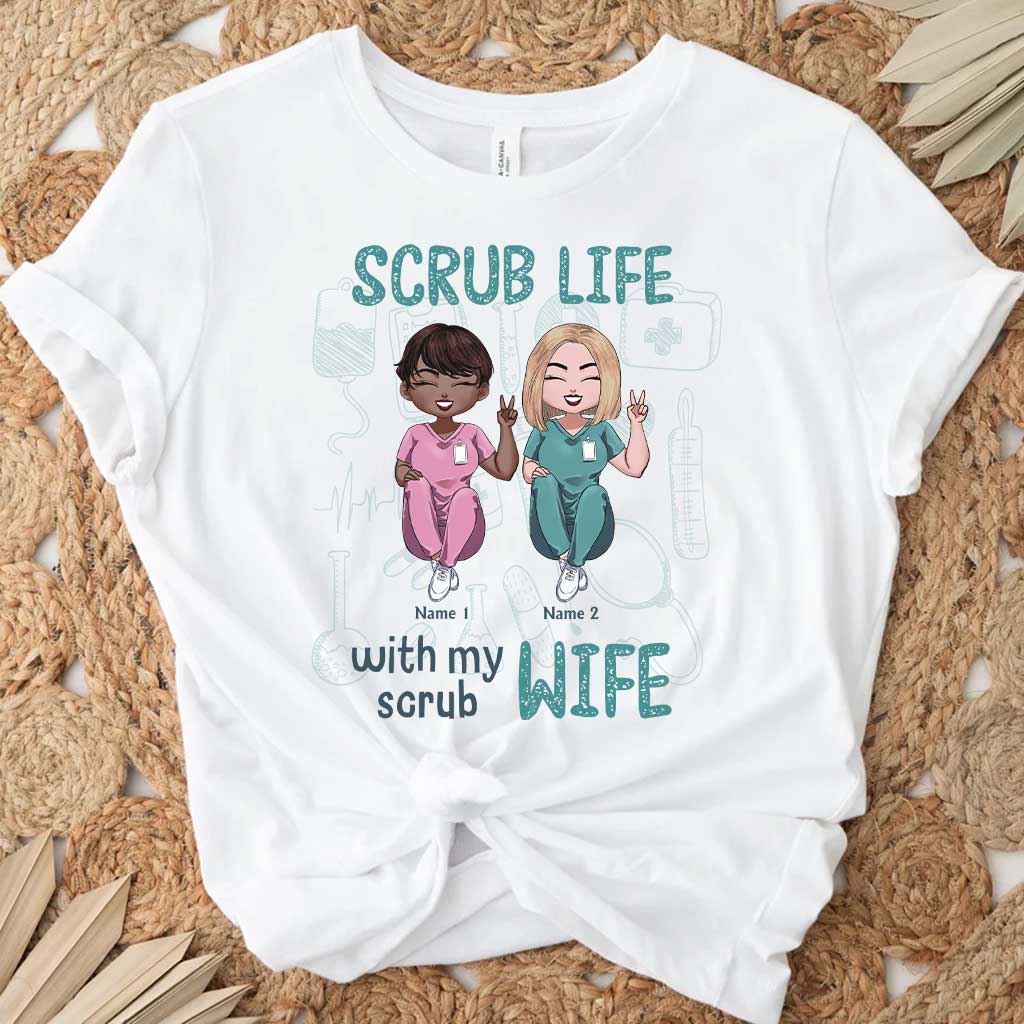 Das Leben mit meiner OP-Frau – personalisiertes T-Shirt und Hoodie für Krankenschwestern