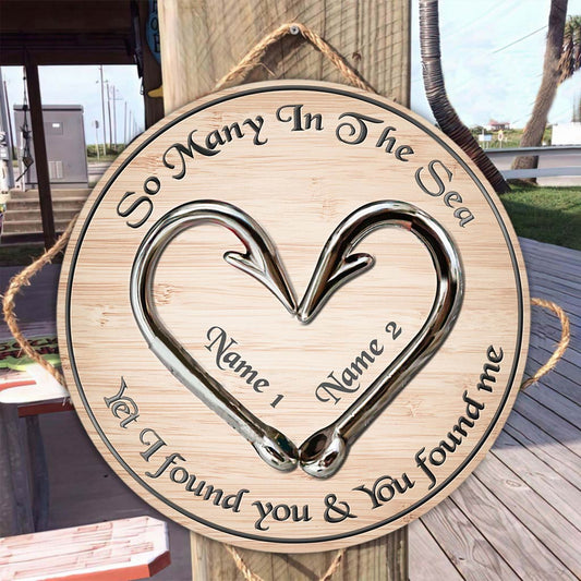 So Many In The Sea - Fishing Personalized Round Wood Sign