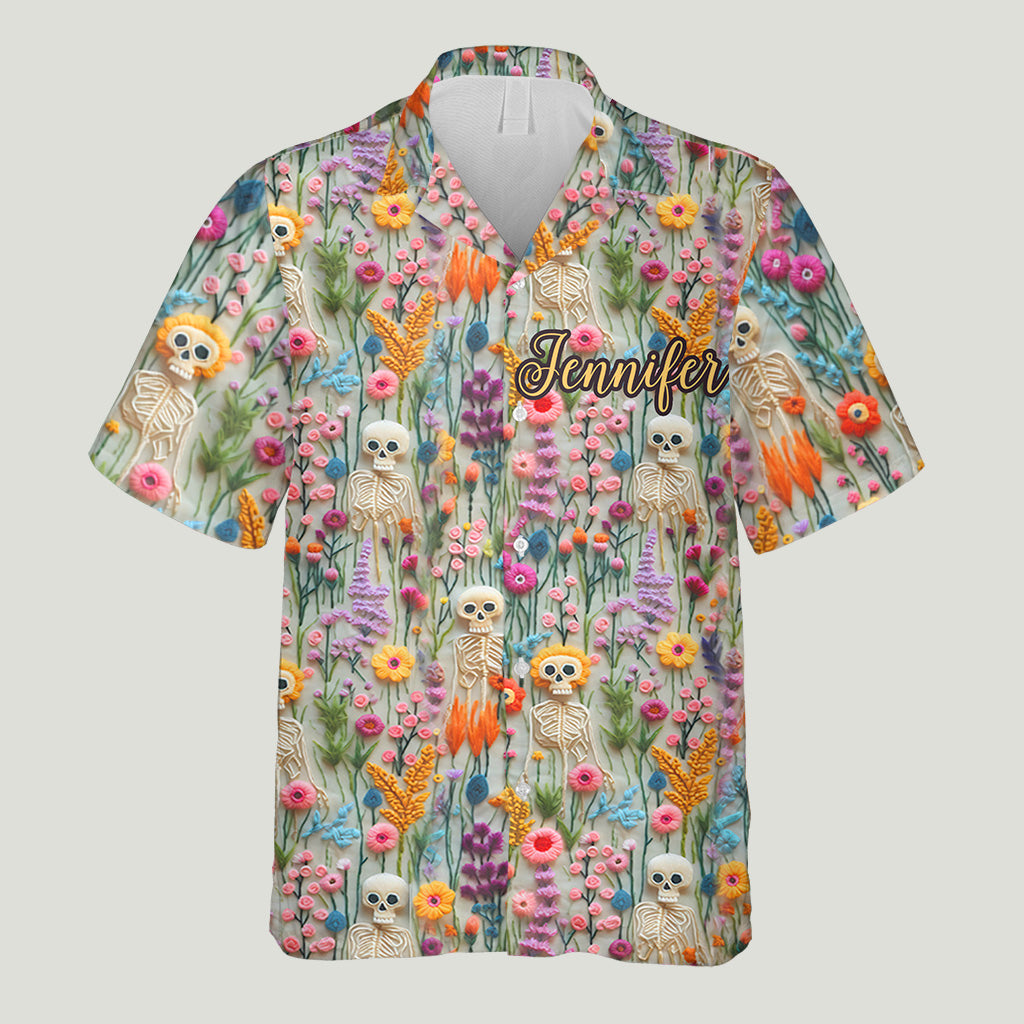 Personalisiertes Totenkopf-Hawaiihemd mit Blumen-Skelett-Motiv