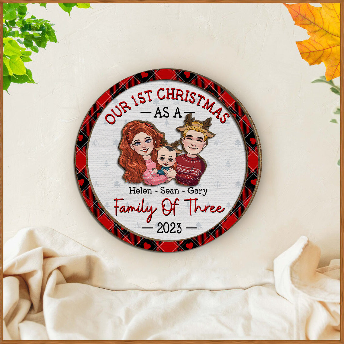 Erstes Weihnachtsfest zu dritt – Geschenk für Neugeborene – Personalisiertes zweilagiges Holzschild / Holzplakette