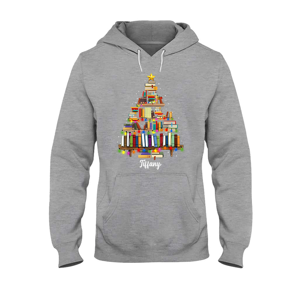 Bücher-Weihnachtsbaum – Personalisiertes Buch-T-Shirt und Hoodie