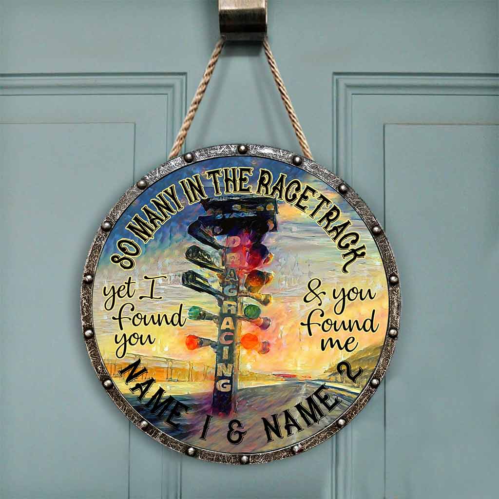 So Many In The Racetrack - Racing Metal Pattern Print Round Wood Sign