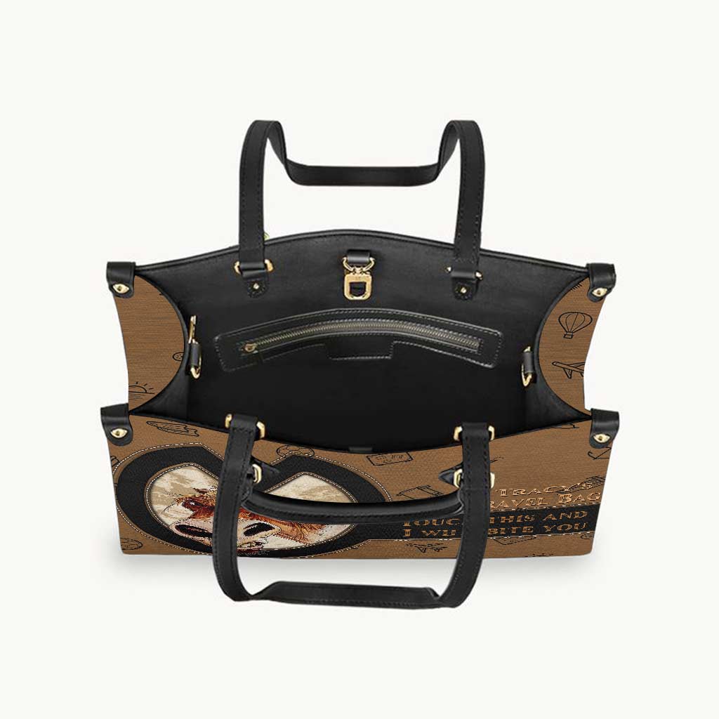 Berühr das und ich beiße dich – personalisierte Reisehandtasche aus Leder