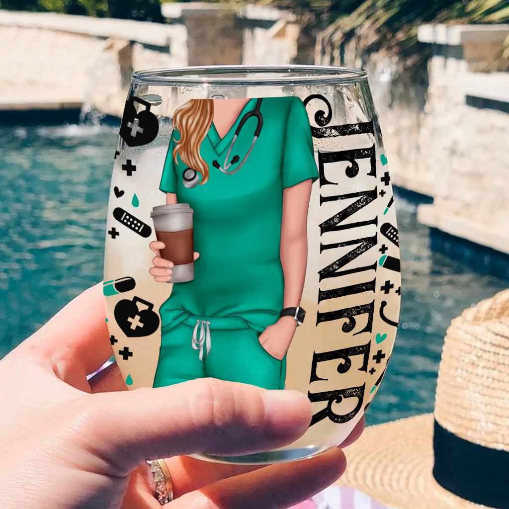 Tränen meiner Patienten – Personalisierte Krankenschwester auf einem Weinglas