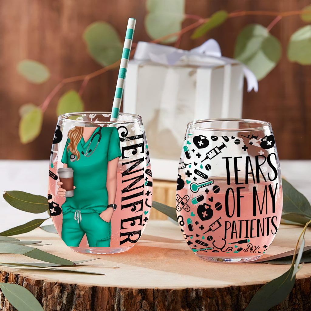 Tränen meiner Patienten – Personalisierte Krankenschwester auf einem Weinglas