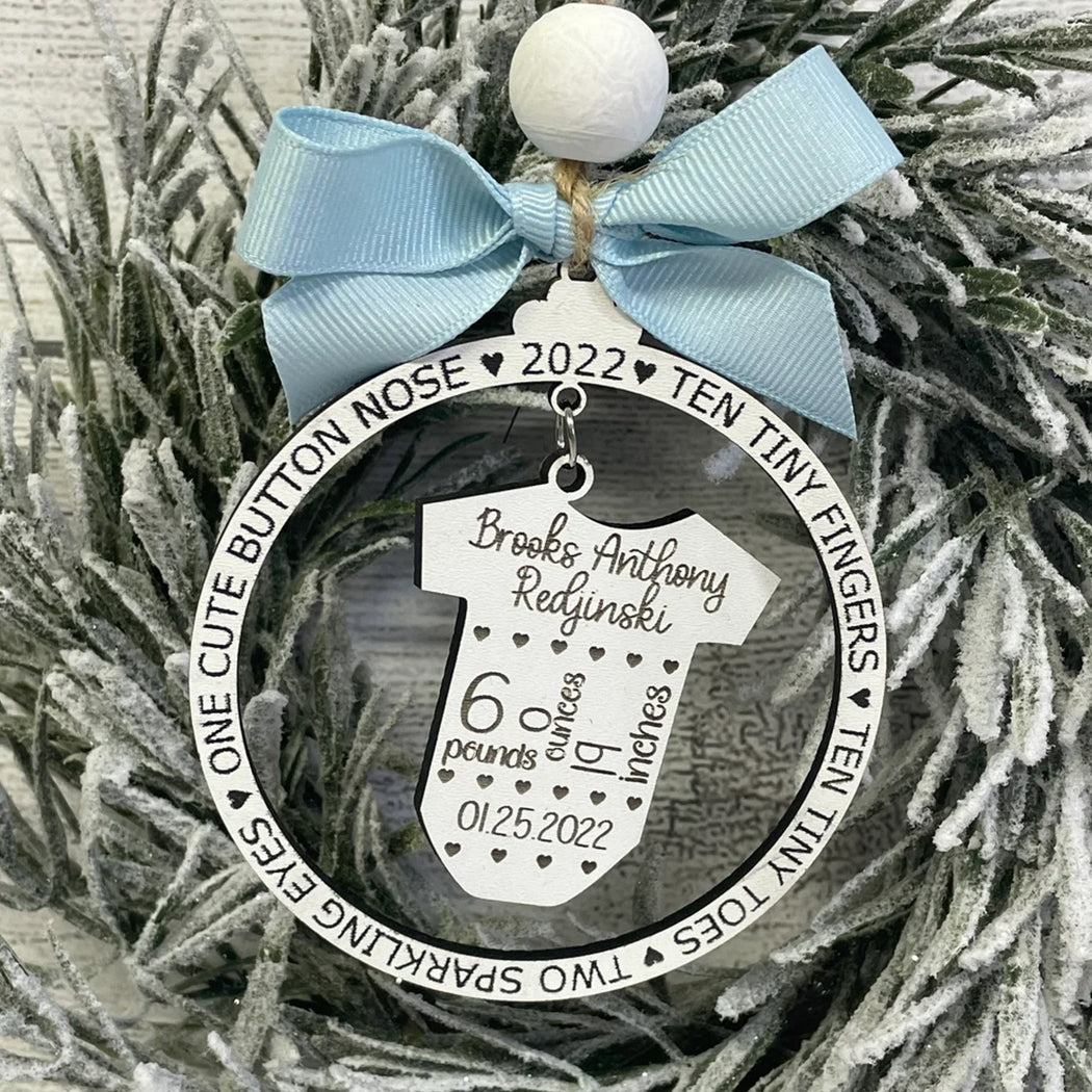 Babys erstes Weihnachtsfest – Geschenk für Neugeborene – Personalisierter 2-teiliger Holzschmuck