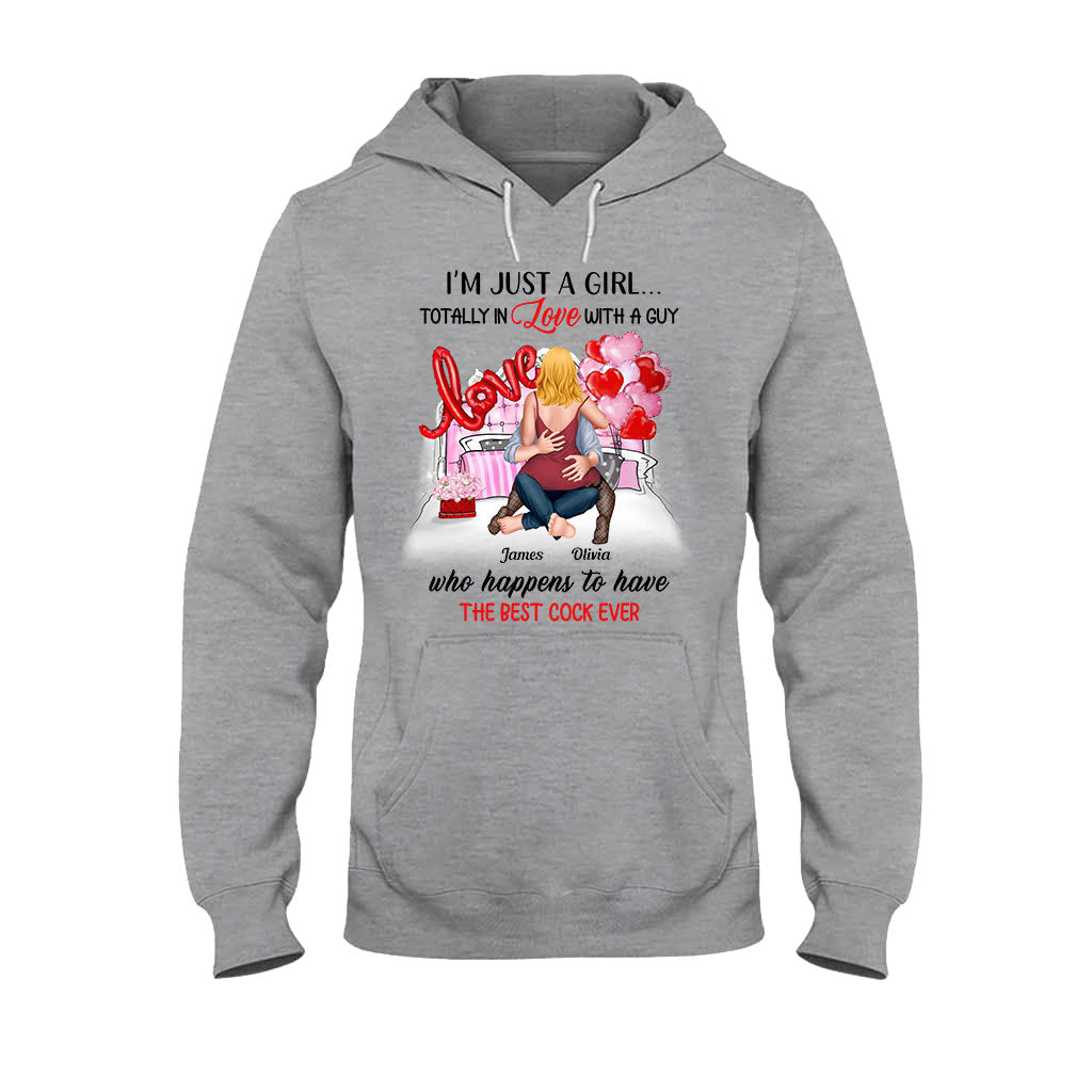 Ich bin nur ein Mädchen, das in einen Jungen verliebt ist – personalisiertes Partner-T-Shirt und Hoodie