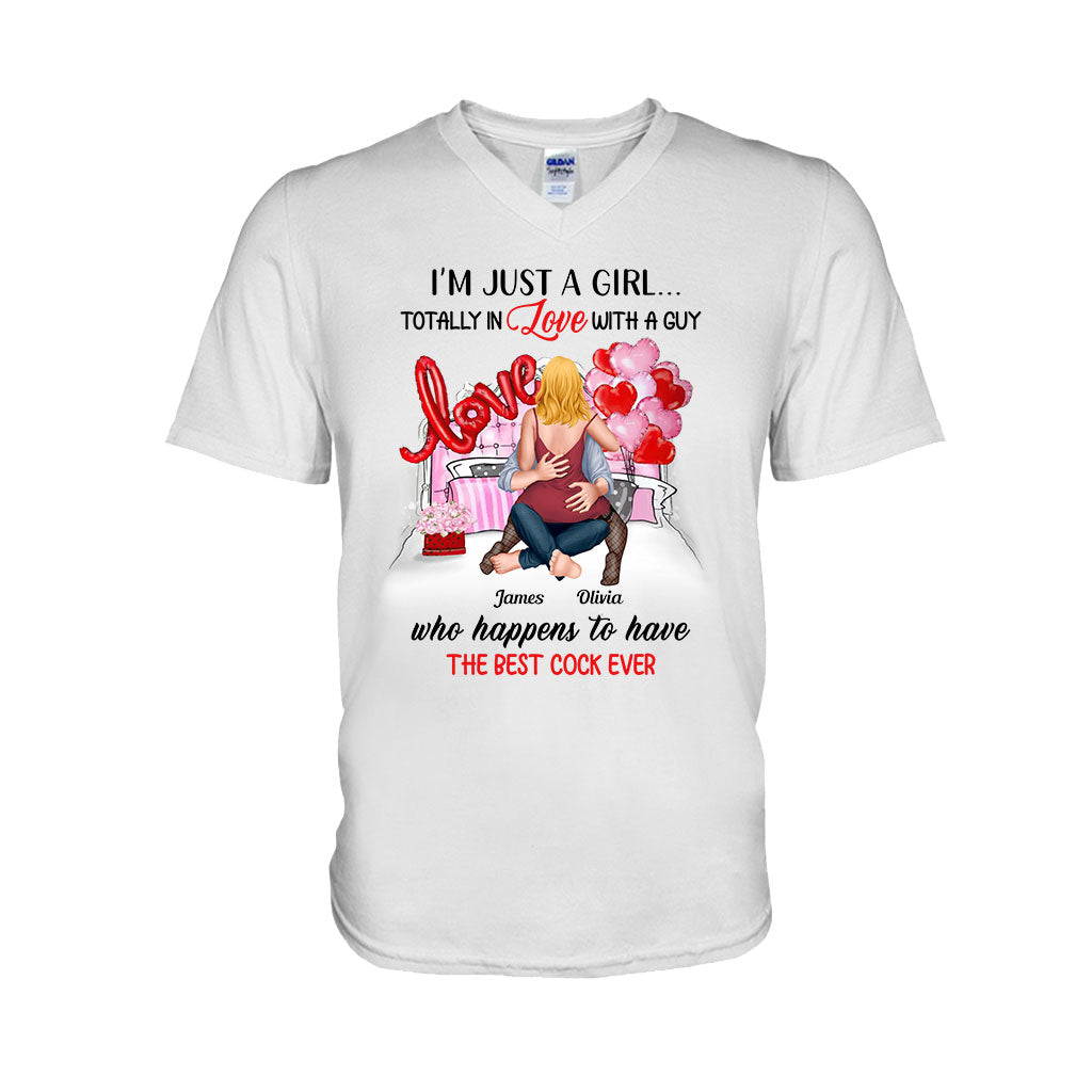 Ich bin nur ein Mädchen, das in einen Jungen verliebt ist – personalisiertes Partner-T-Shirt und Hoodie