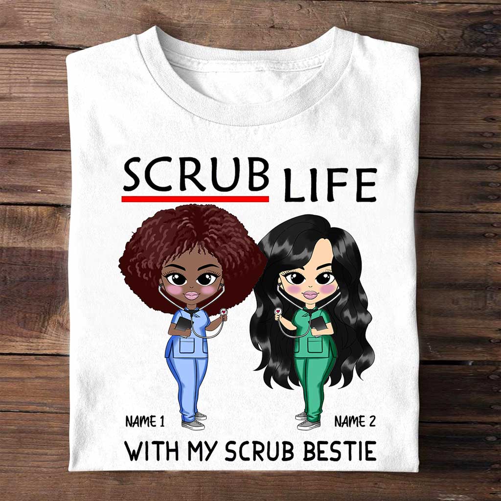 Gemeinsam mit meiner besten Freundin im OP-Bereich – personalisiertes T-Shirt und Hoodie für Pflegekräfte