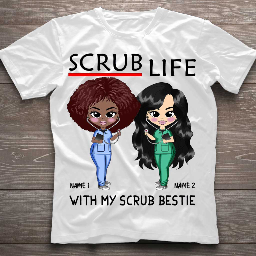 Gemeinsam mit meiner besten Freundin im OP-Bereich – personalisiertes T-Shirt und Hoodie für Pflegekräfte
