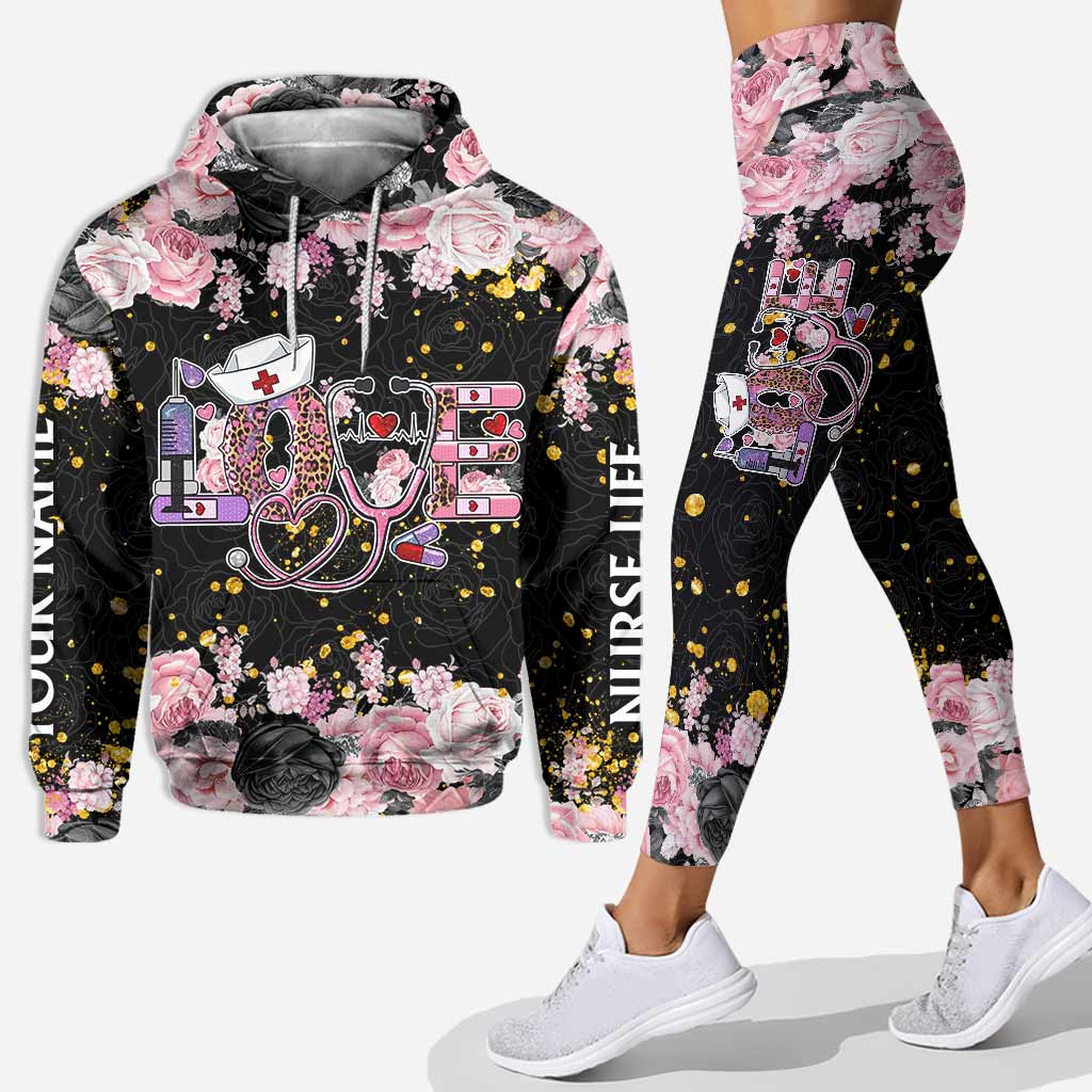 Liebe zum Pflegen – Schwarz-Rosa – Personalisierter Krankenschwester-Hoodie und Leggings