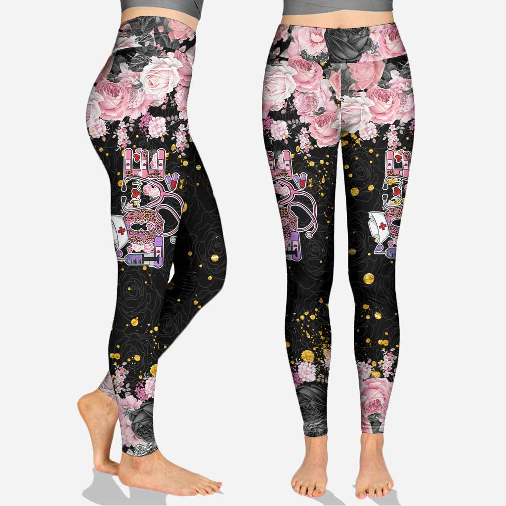 Liebe zum Pflegen – Schwarz-Rosa – Personalisierter Krankenschwester-Hoodie und Leggings