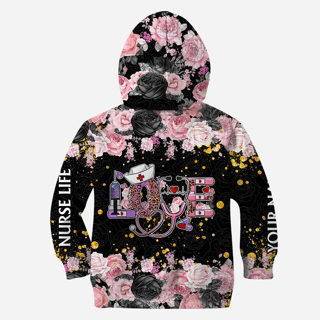 Liebe zum Pflegen – Schwarz-Rosa – Personalisierter Krankenschwester-Hoodie und Leggings