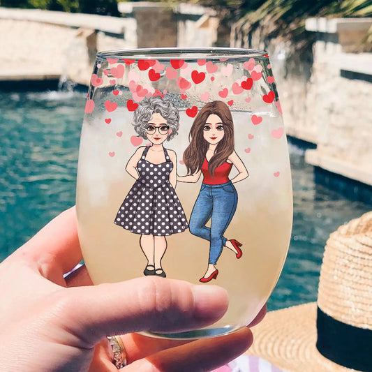 Ich liebe dich mehr – Personalisiertes Weinglas zum Muttertag mit der Aufschrift „Mama All Over“.