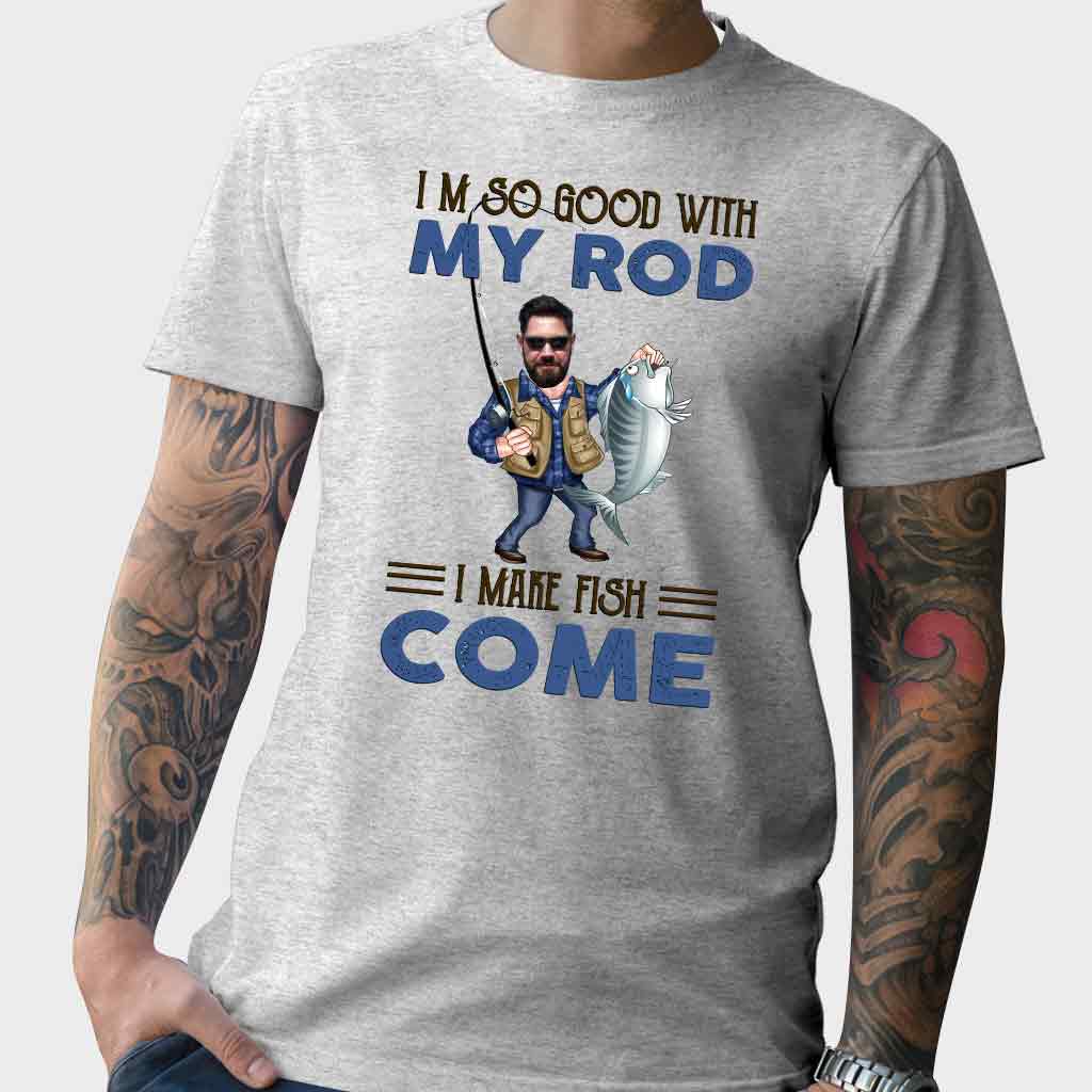 Ich bin so gut mit meiner Angelrute – personalisiertes Angel-T-Shirt und Hoodie