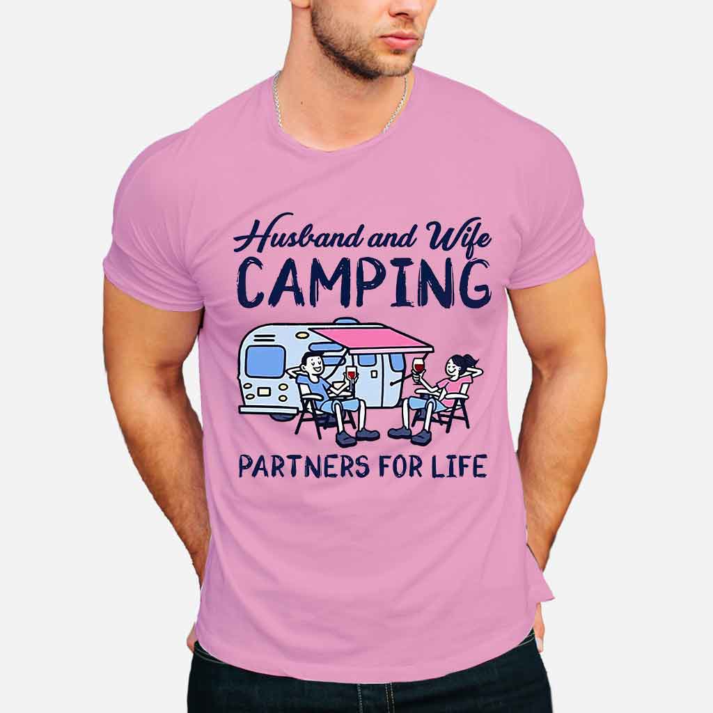 Campingpartner fürs Leben – Camping-T-Shirt und Hoodie für Ehepaare (112021)